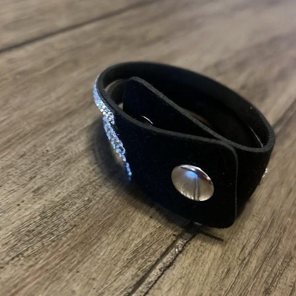 Snap button bracelet. - Picture 2 of 2